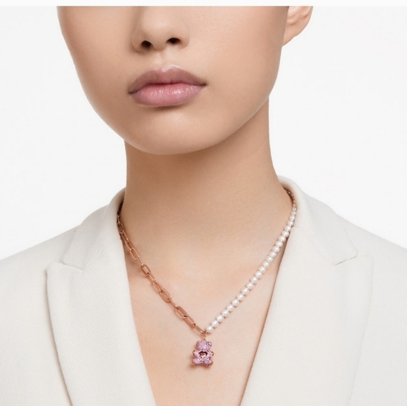 🔹️Swarovski 🔹️Pink Teddy Bear pendant Crystal pearl   Rose gold-tone Necklace - Picture 4 of 6